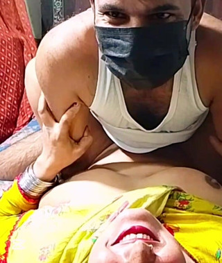 Le gros cul de ma belle-mère est très serré, je l'ai fait trois fois en pakistanais