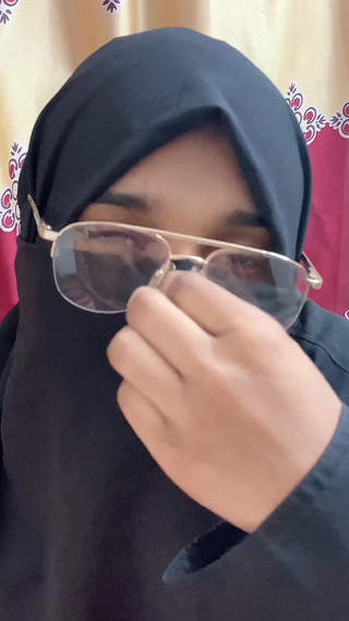 Mather-in-low baise son mari dans la chambre d'Alon