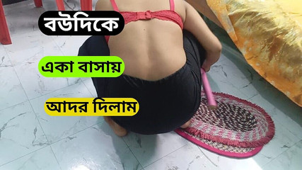 Les propriétaires de maison ont des relations sexuelles avec un serviteur lorsqu'ils nettoient sa chambre