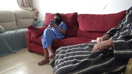 Choquant! J'ai montré ma bite à ma demi-soeur mariée en hijab