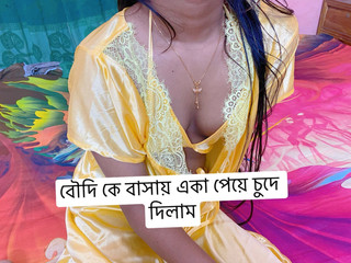 Affaire de femme bengali sexy infidèle avec un ami sexe romantique quand ils sont seuls dans la Rom