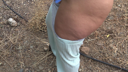 La femme d'un fermier égyptien infidèle, laissons son voisin la baiser dehors