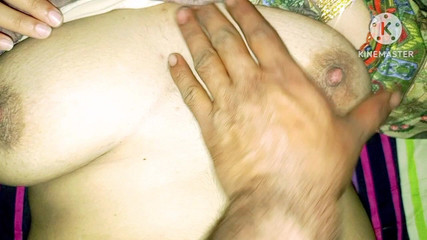 Une étudiante Desi a reçu une leçon de sexe de sa propre part