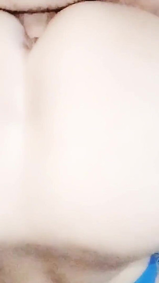 Baiser la chienne de la directrice