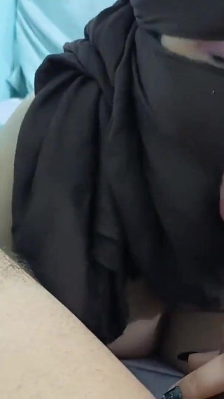 Sucer et lécher une Sharmota égyptienne en train de sucer la bite de son amant. Sexe arabe égyptien d'une voix claire