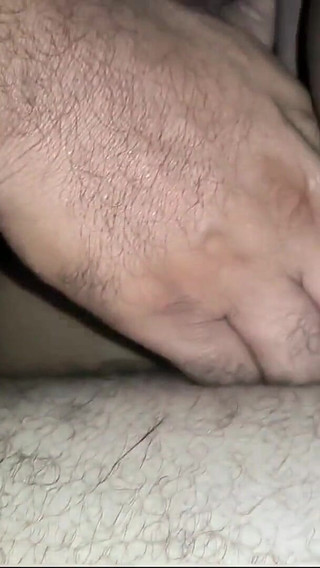 Il a mis le feu à leurs chattes