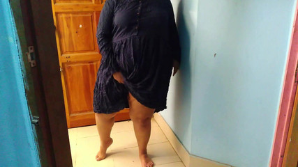 Baiser une belle belle-mère arabe parce qu'elle était sexy et secouait son énorme cul et ses seins