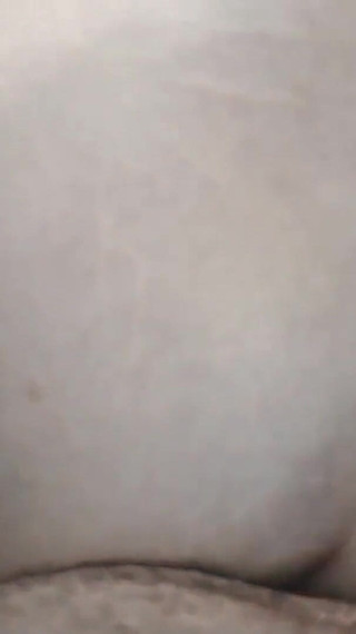 Une Marocaine se fait baiser par le manager de son mari et lui dit de ne pas entrer