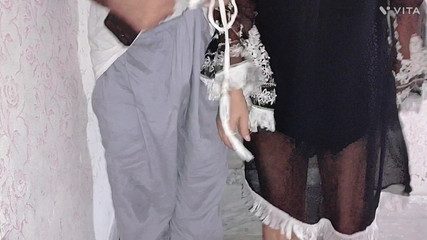 Oups, cette fille s'est fait baiser un jour où elle est entrée dans la maison