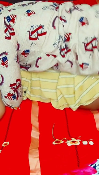 Une jeune de 18 ans aux gros seins s'excite. Je lui suce le cul et la chatte parfaite.