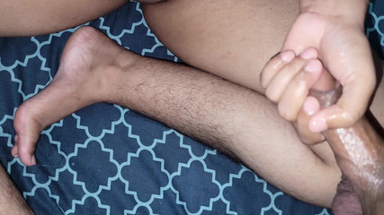 Petite amie chaude et mignonne seule à la maison