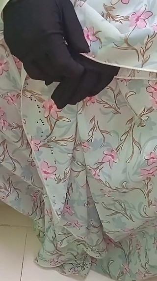 Desi Hijabi Hot Bhabhi dur par ses voisins