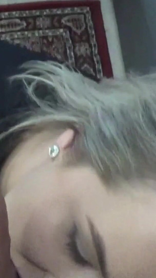 Belle-mère aux gros seins baisée par son beau-fils fan de football