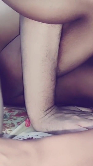 Première fois, une étudiante vierge crie et baise fort