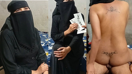 Un tatoueur baise un client musulman