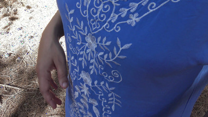 Une femme arabe infidèle a des relations sexuelles brutales en plein air