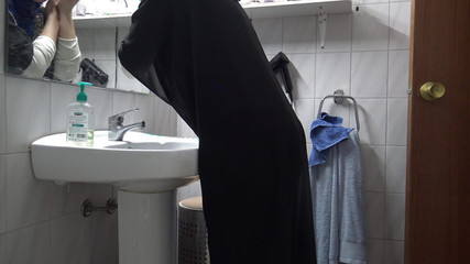 Pas de vaseline !!! Je baise ma femme musulmane dans son trou du cul avant le travail