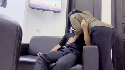 Femme salope la trompe avec une grosse bite autre que celle de son mari