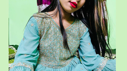 Baise hard avec ma demi-soeur amie super sexy quand la maison est vide