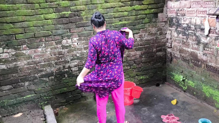 Desi belle-mère baise un jeune garçon