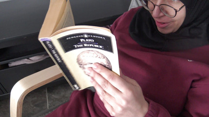 Fille égyptienne aux gros seins baise avec son propriétaire à Londres