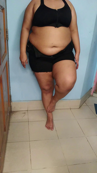 Egypt BBW, une étudiante de 18 ans veut du sexe avec son demi-frère quand ses parents vont au bureau