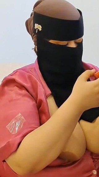 Une prostituée égyptienne a des relations sexuelles avec un plombier arabe