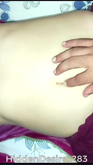 Ma femme chaude profite de ma grosse bite VIP et je baise fort dans la chatte avec un style Desi