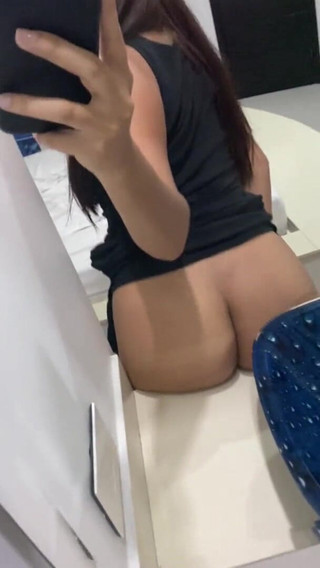 Nous filmer en train de baiser dans le miroir de la salle de bain