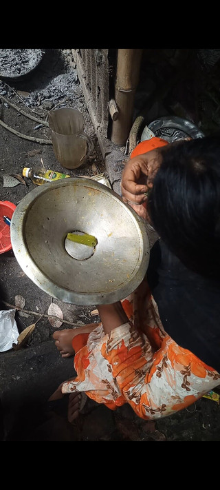 La cuisine Desi Bhabhi s'est transformée en une surprise chaude !