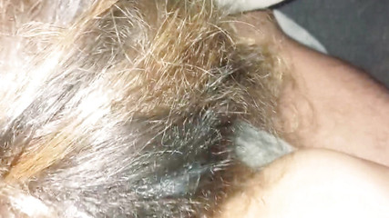 Je suis si gros et si épais que ça fait mal à l'intérieur, s'il vous plaît, allez-y doucement.