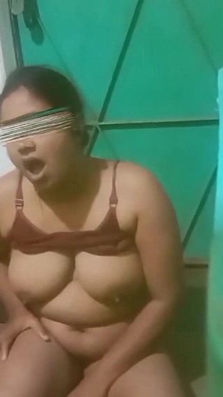 Bonjour mon ami, votre Boudi montre une vidéo en direct, si quelqu'un veut faire une boîte de réception directe en direct, les gros seins de votre Boudi